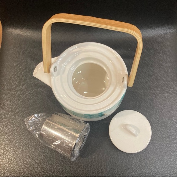 DAVID’S TEA Never Used Green Leaf Motif Gold Accent Wood Handle Tea  Pot - Picture 4 of 15